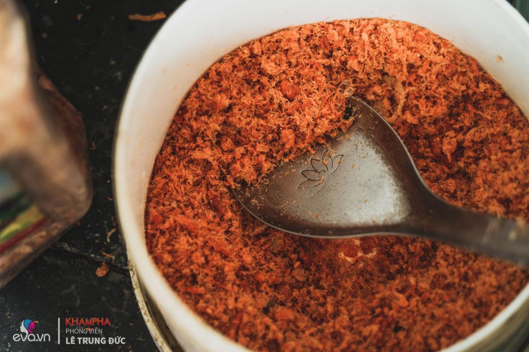 quan banh cuon gia truyen 60 nam "doc nhat vo nhi" o ha noi nho co nguyen lieu nay! - 13