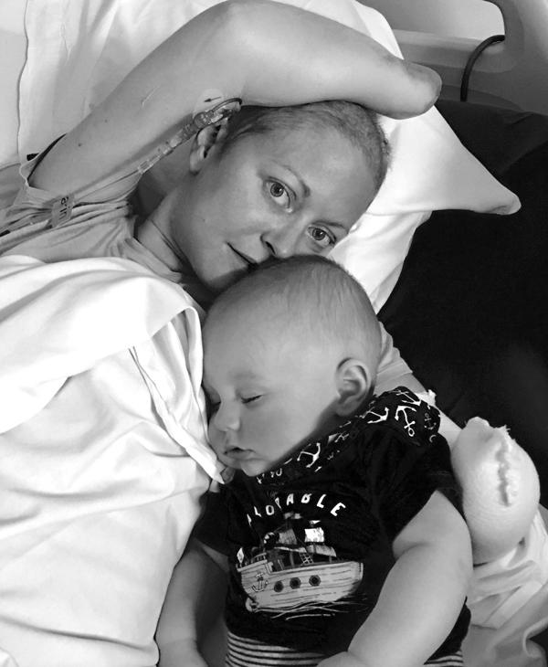 xot xa me bi cat cut chan tay sau sinh vi nhiem "vi khuan an thit nguoi" - 2