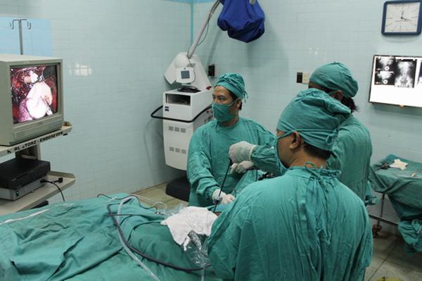 me bau quang ninh dau xot mat con vi chu quan dau bung nhung khong di kham - 2