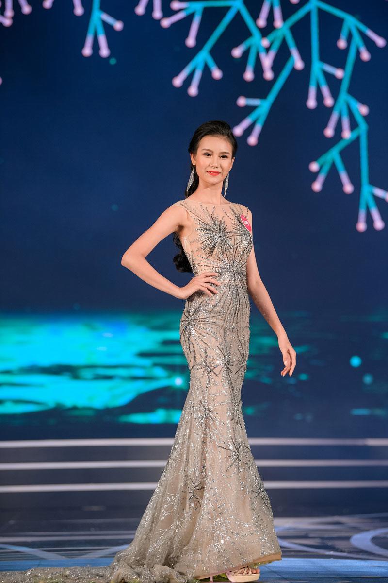 nhung dieu it ai biet ve chiec ao ba ba mau hong tai dem chung khao mien nam hhvn 2018 - 14