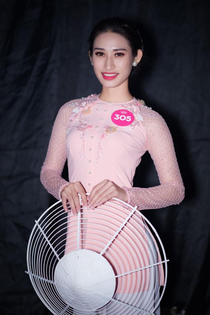 nhung dieu it ai biet ve chiec ao ba ba mau hong tai dem chung khao mien nam hhvn 2018 - 9