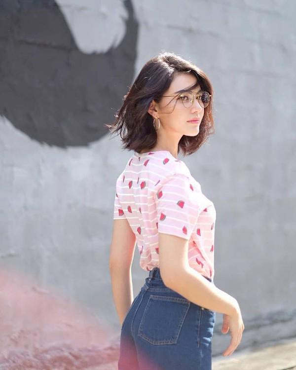 "aundrey hepburn cua thai lan" goi cam het co nhung chi thich ao phong, quan jeans - 6