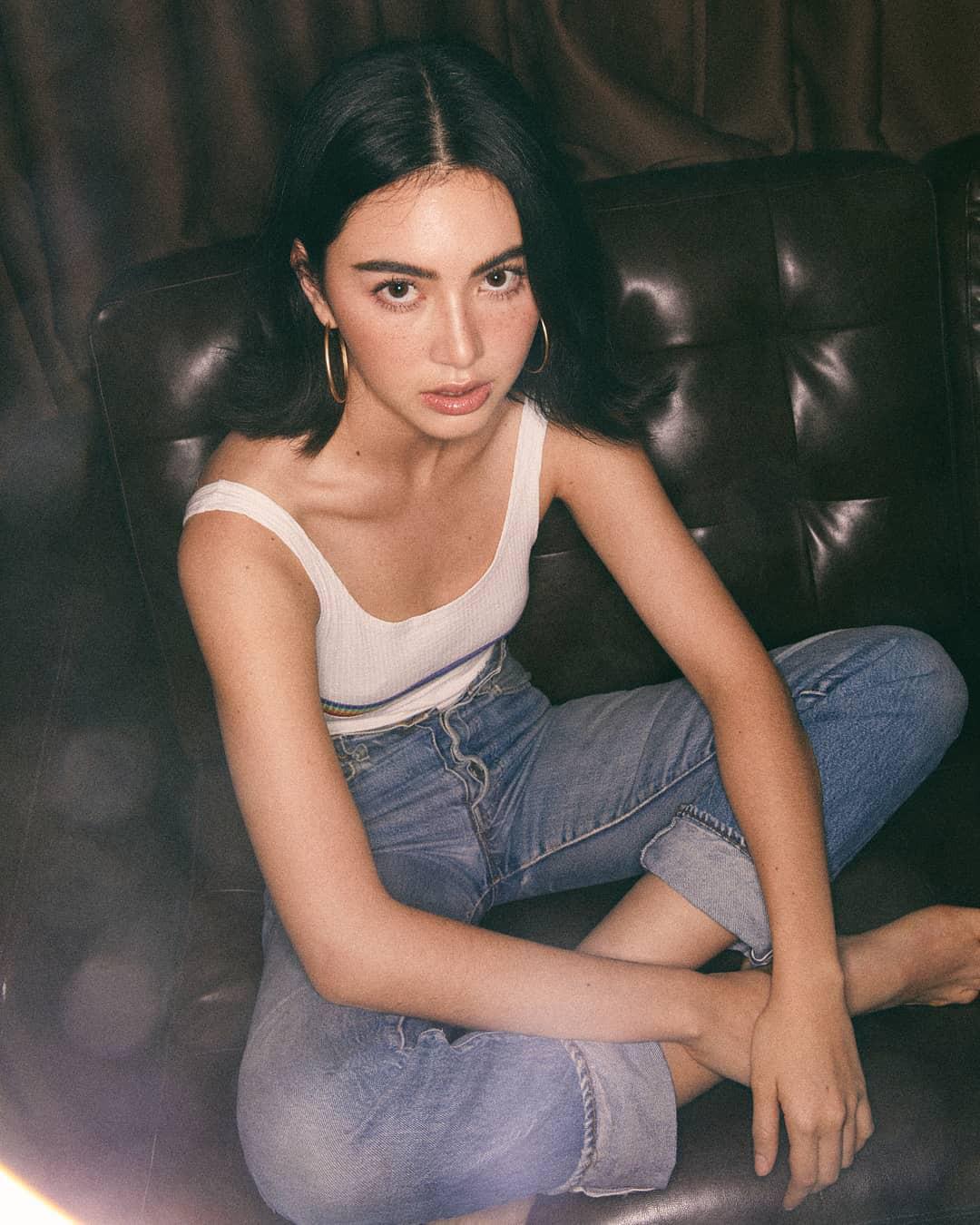 "aundrey hepburn cua thai lan" goi cam het co nhung chi thich ao phong, quan jeans - 8