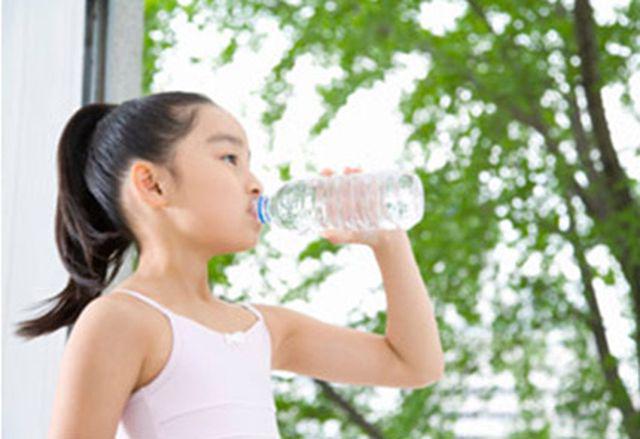 nu sinh 15 tuoi suyt chet, bac si canh bao “neu con uong thu nay se nhap vien dai dai” - 7