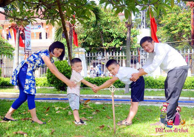 me bim sua ron rang trong ngay nhan giai thuong "dat con di choi" - 2