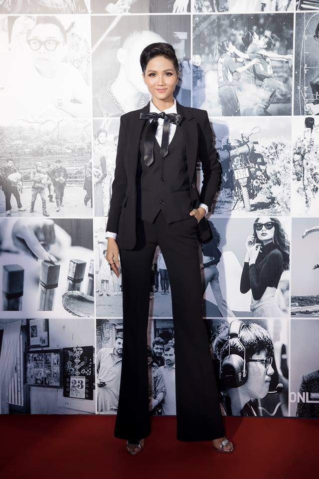 hoa hau h' hen nie khang dinh body boc lua khi khoe dang trong loat vay don sac - 5