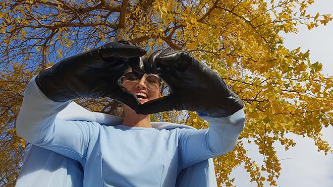 lan dau xuat ngoai, hh h'hen nie tuyen bo thich trai tay ngang trai viet - 3