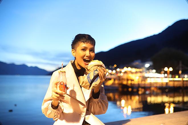 lan dau xuat ngoai, hh h'hen nie tuyen bo thich trai tay ngang trai viet - 7