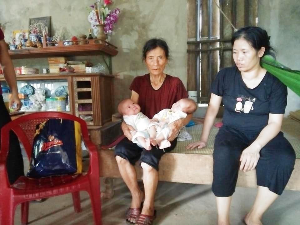 me ha nam 10 nam mong con mon moi, khi sinh doi lai chi biet do dan chang nhin con - 1