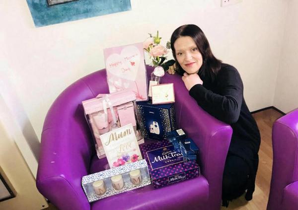 sinh xong 1 tuan, me 4 con bong "hoa dien", hot hoang thay ruot chui ra ngoai vet mo - 3