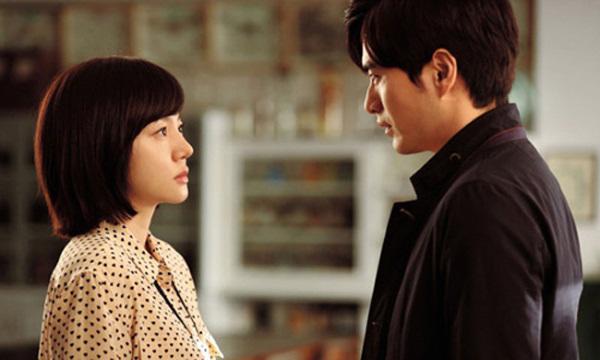 vac bung bau khap noi chay vay tien, nha xay xong vo bi chong duoi thang co ve ngoai - 2