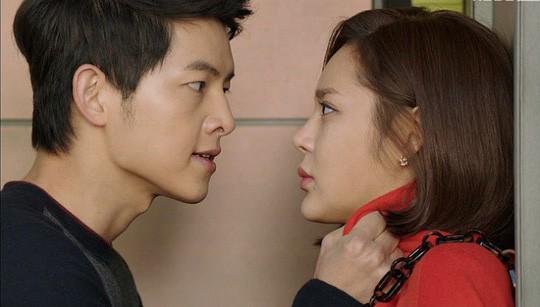 vac bung bau khap noi chay vay tien, nha xay xong vo bi chong duoi thang co ve ngoai - 4