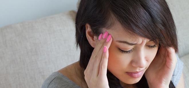 vua ve da an kem, co gai om dau thet len mot tieng roi voi vang di cap cuu - 1