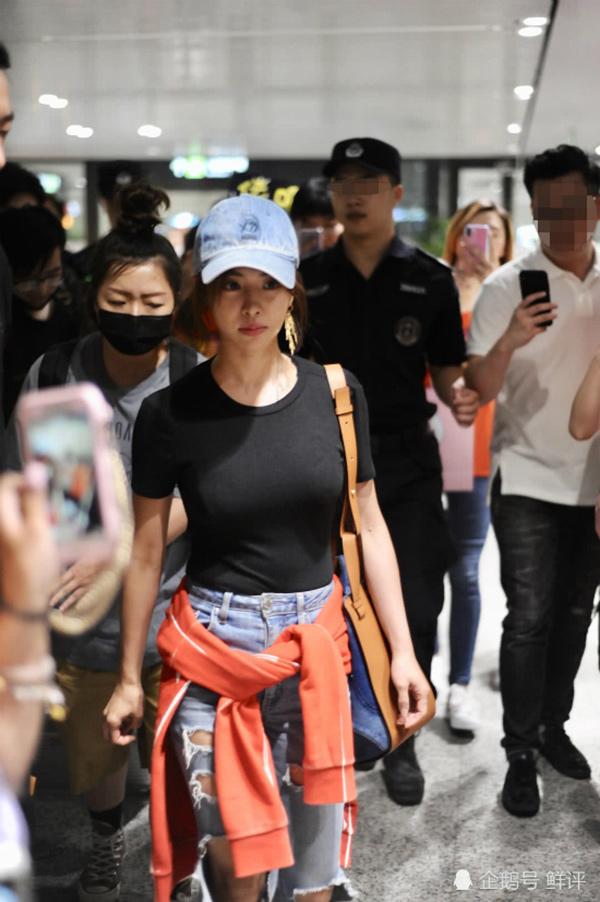 khoet ao khoe noi y, "diva so 1 xu dai" thai y lam khien fan "mat tron mat det" - 5