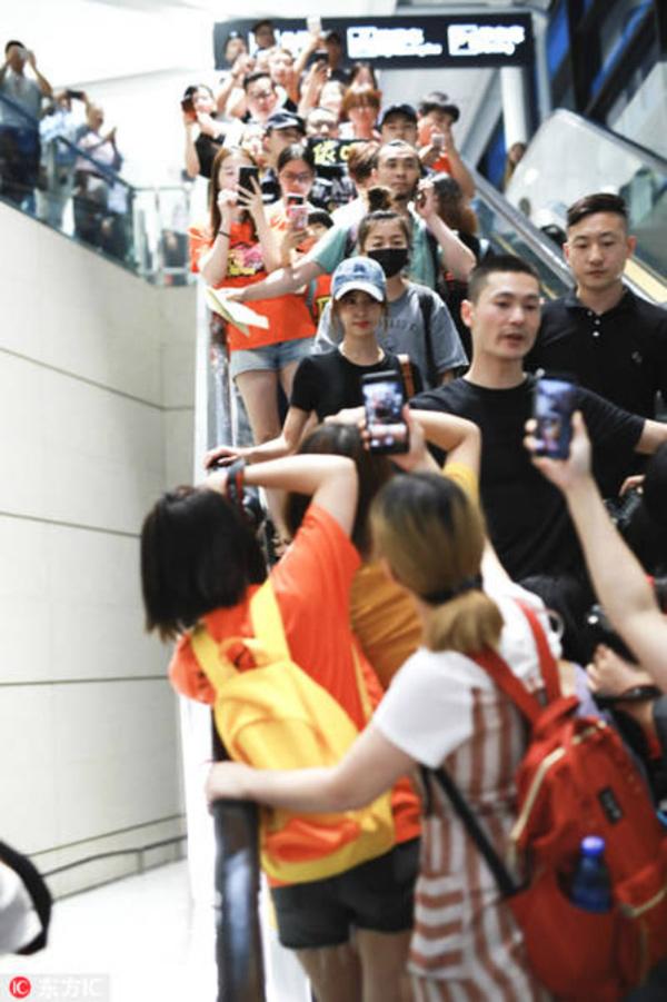 khoet ao khoe noi y, "diva so 1 xu dai" thai y lam khien fan "mat tron mat det" - 6