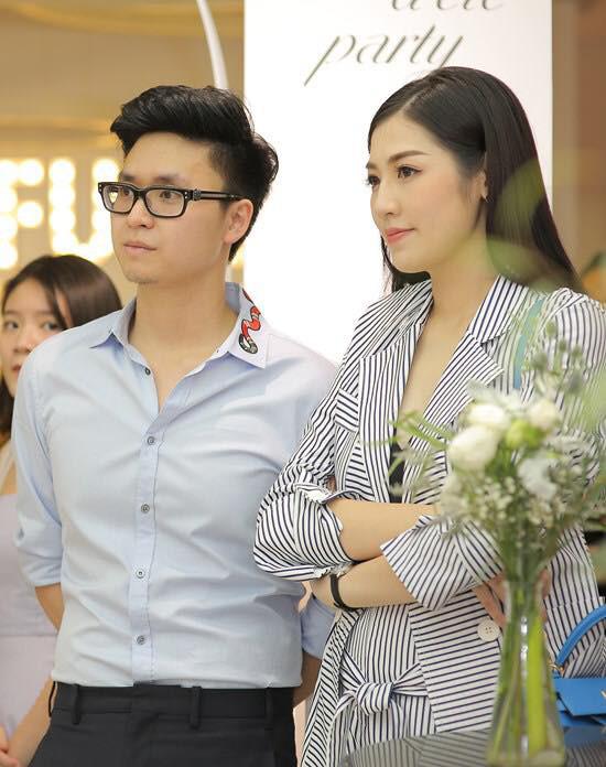 sau khi thong bao ngay cuoi, a hau tu anh lan dau xuat hien ben canh ong xa tuong lai - 2