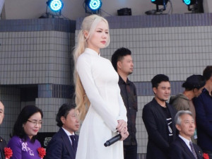 Danh tính cô gái Việt mặc áo dài trắng ở Nhật, vẻ đẹp nuột nà không tỳ vết toả sáng chuẩn "vợ quốc dân"