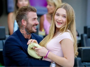 Con gái Beckham sinh ra đã đẹp như công chúa, dậy thì bị "chê" thừa cân nhưng mỗi lần xuất hiện cạnh bố là gây sốt