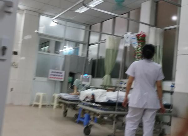 an mang 4 nguoi thuong vong o ha noi: nan nhan chay ra ngoai, nghi pham van duoi theo chem - 2