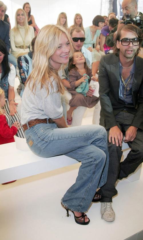 kiẻu quàn jeans vùa thoải mái lại khong lõi mót dang duọc lòng chị em - 2