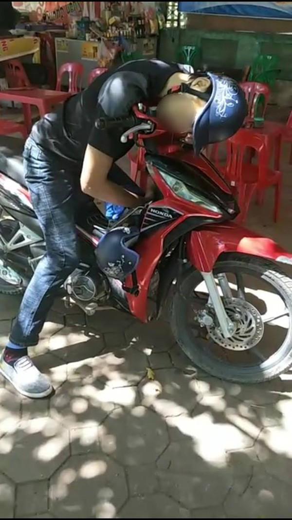 ly lich it ai biet cua nam thanh nien guc chet tren xe may giua troi nang gan 40 do - 1