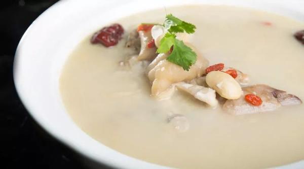 be trai 9 tuoi da moc rau: 5 thuc pham cha me hay cho tre an khien day thi som - 2