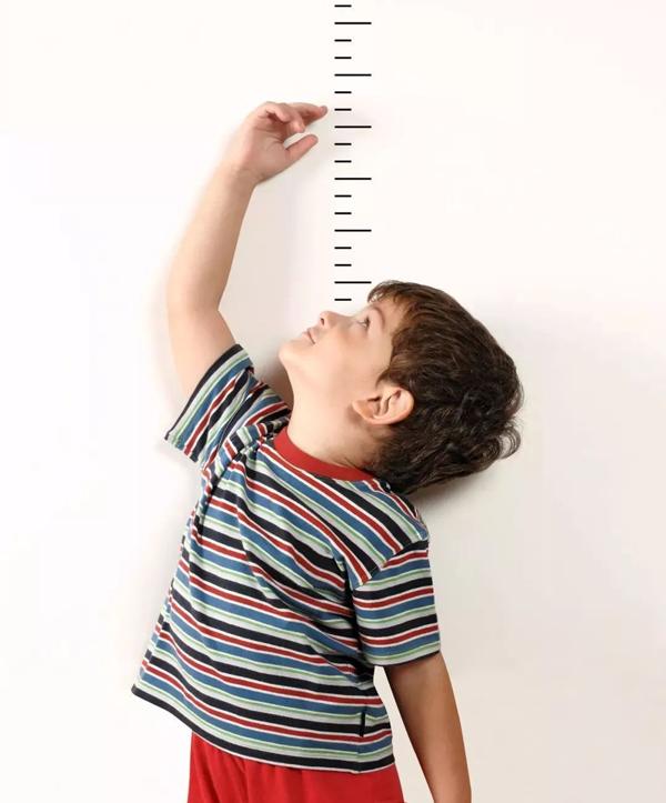 be trai 9 tuoi da moc rau: 5 thuc pham cha me hay cho tre an khien day thi som - 1