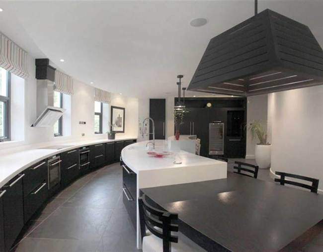 cạn cảnh dinh thụ "khung" cua cau thu ghi 1 ban giup phap vo dich - paul pogba - 12