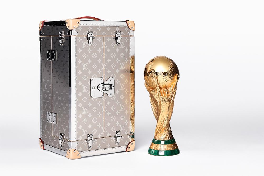 it ai biet, chiec vali dung cup vang cua world cup 2018 la hang hieu xa hoa - 5