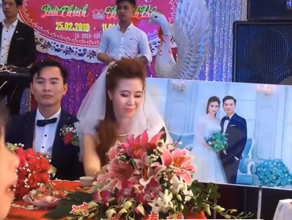 nguoi yeu cu cua co dau len hat "tien em theo chong" va bieu cam bat ngo cua chu re - 2