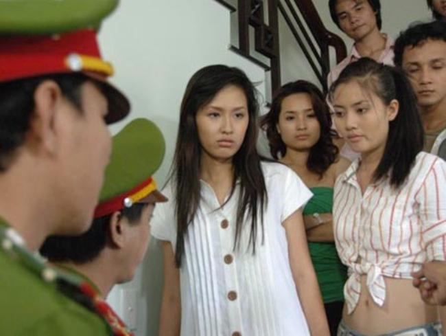 truoc phim 18+ quynh bup be, dan gai lang choi nao tung khien khan gia "phat sot"? - 9