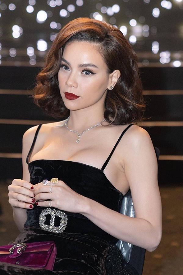 dot nhien xuong toc, cac my nhan hang dau vbiz trong se ra sao? - 1