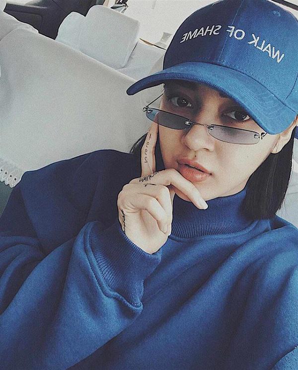 dot nhien xuong toc, cac my nhan hang dau vbiz trong se ra sao? - 7