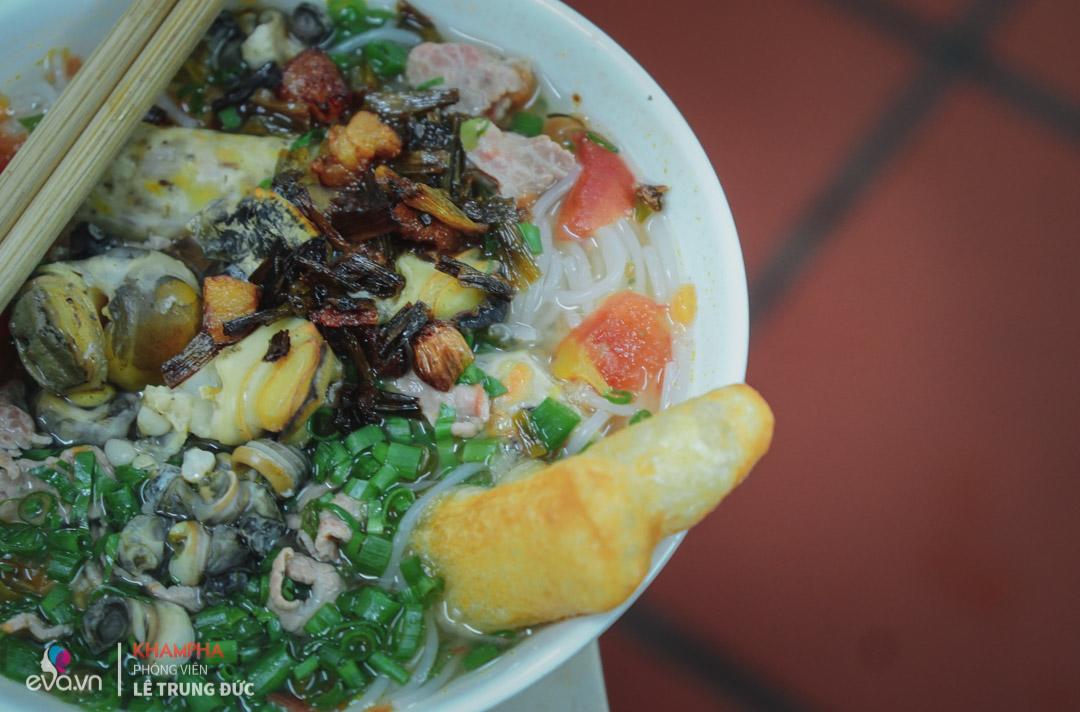 quan bun oc top mo hon 40 nam doc dao nhat ha noi, ngay cuoi tuan ban gan nghin bat - 10