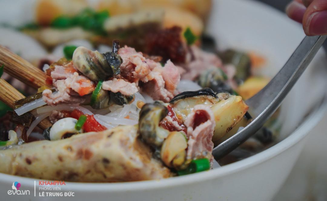 quan bun oc top mo hon 40 nam doc dao nhat ha noi, ngay cuoi tuan ban gan nghin bat - 11