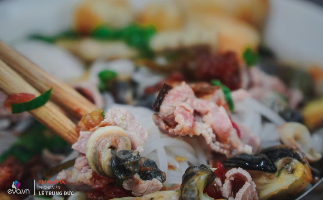 quan bun oc top mo hon 40 nam doc dao nhat ha noi, ngay cuoi tuan ban gan nghin bat - 12