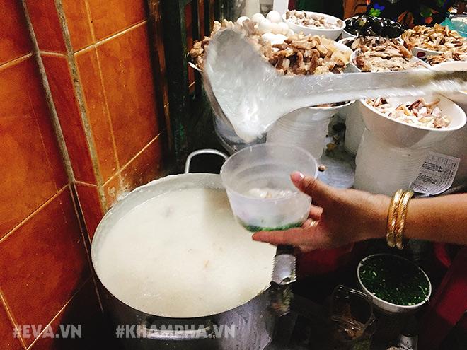 tu bi me chong che, ba lao nau duoc noi chao suon 45 nam ngon nuc tieng sai gon - 5