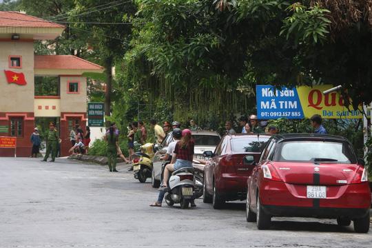 gian lan diem thi ha giang: to truong dan pho noi gi ve viec bat ong vu trong luong? - 2