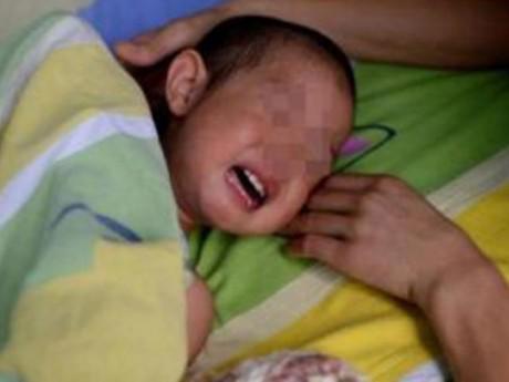 Bé 1 tuổi ruột có cặn xà phòng vì cách trị bệnh cổ hủ của bà ngoại