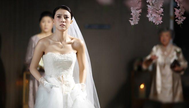 ngay cuoi vang deo triu co, 1 nam sau con dau tay trang roi khoi nha chong - 3