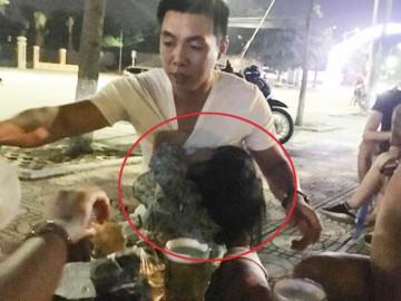 Con gái "nghiện nặng" ti bố, đi chơi cũng đòi vạch áo sờ nắn khiến bố 8X "méo mặt"