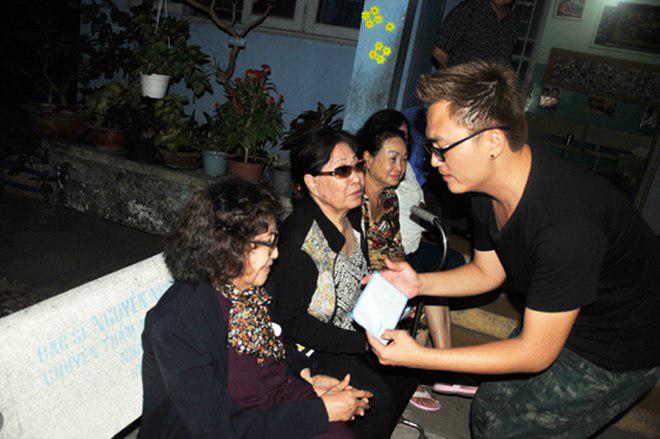 40 tuoi khong vo khong con, 