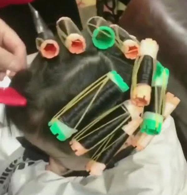 be 6 tuoi sot cao, bac si phan bach cau vi me ham nhuom toc con de ban hang online - 1