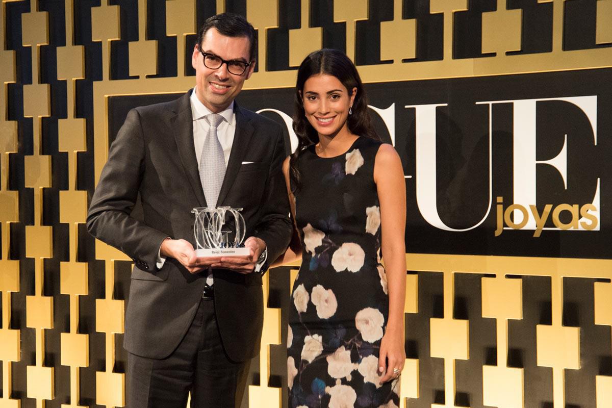 cong nuong duc van mac do nhu thuong dan du quen 13 nam moi lay duoc hoang tu - 10