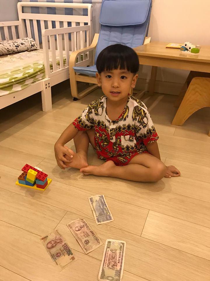 'doanh nhan' 4 tuoi 'khoi nghiep' duoc 310 nghin dong nho ban keo trong ham chung cu ha noi - 2