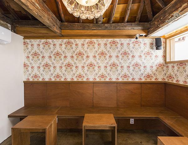 can nha 100 tuoi tuong "lac loai" giua pho thi, hoa ra lai qua doi binh yen - 10