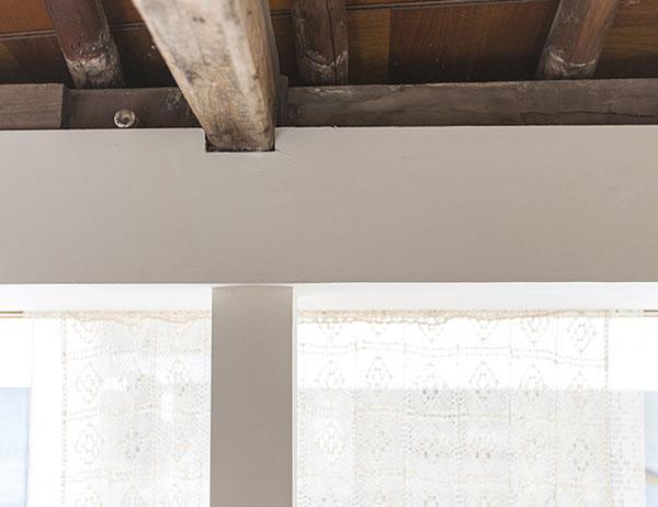 can nha 100 tuoi tuong "lac loai" giua pho thi, hoa ra lai qua doi binh yen - 18