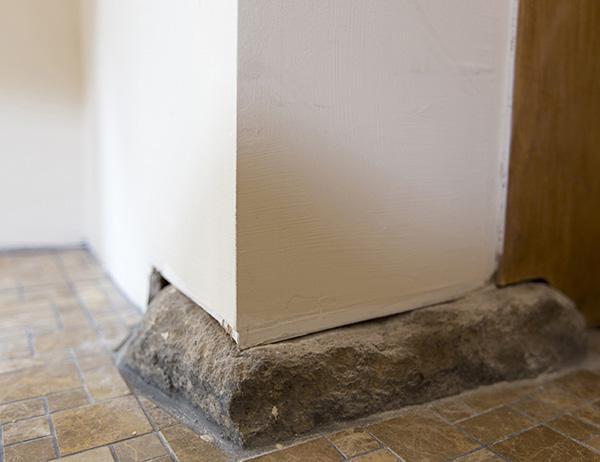 can nha 100 tuoi tuong "lac loai" giua pho thi, hoa ra lai qua doi binh yen - 20