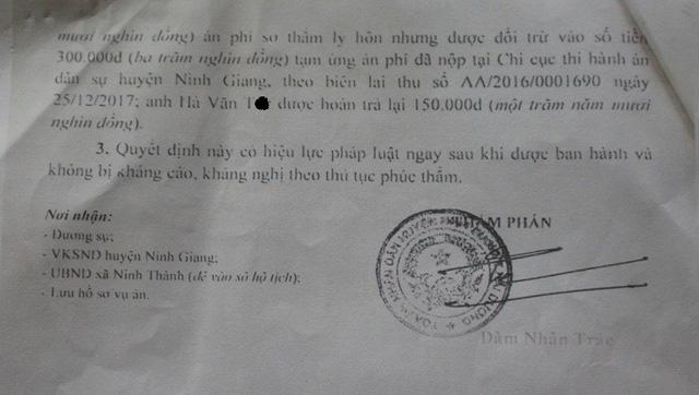 chuyen la hai duong: vo di nuoc ngoai, chong o nha ly hon khong ai biet - 4