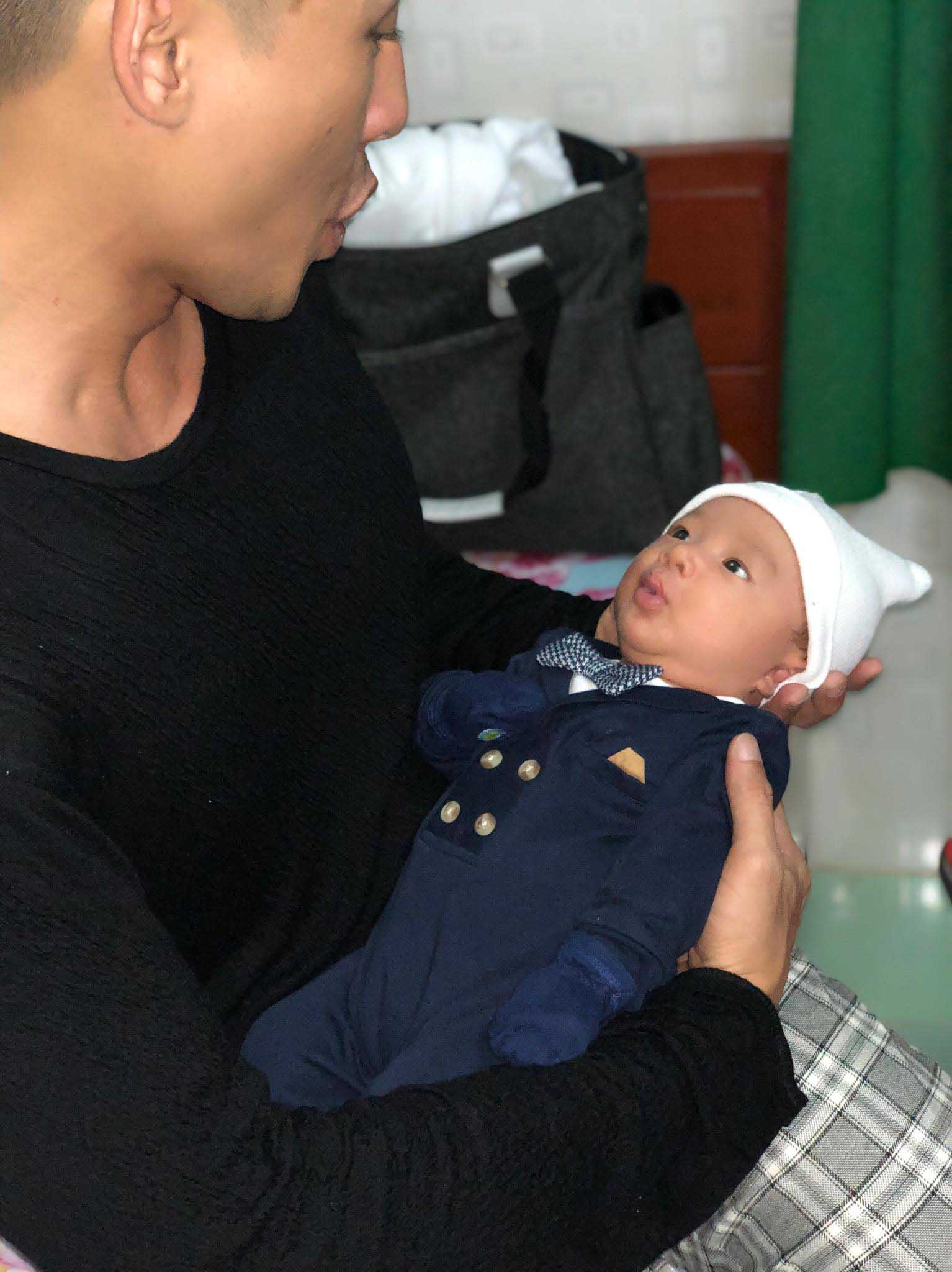 luong the thanh tu hao khoe con trai moi sinh giong minh "y duc" - 1